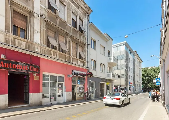 Center Апартаменти *